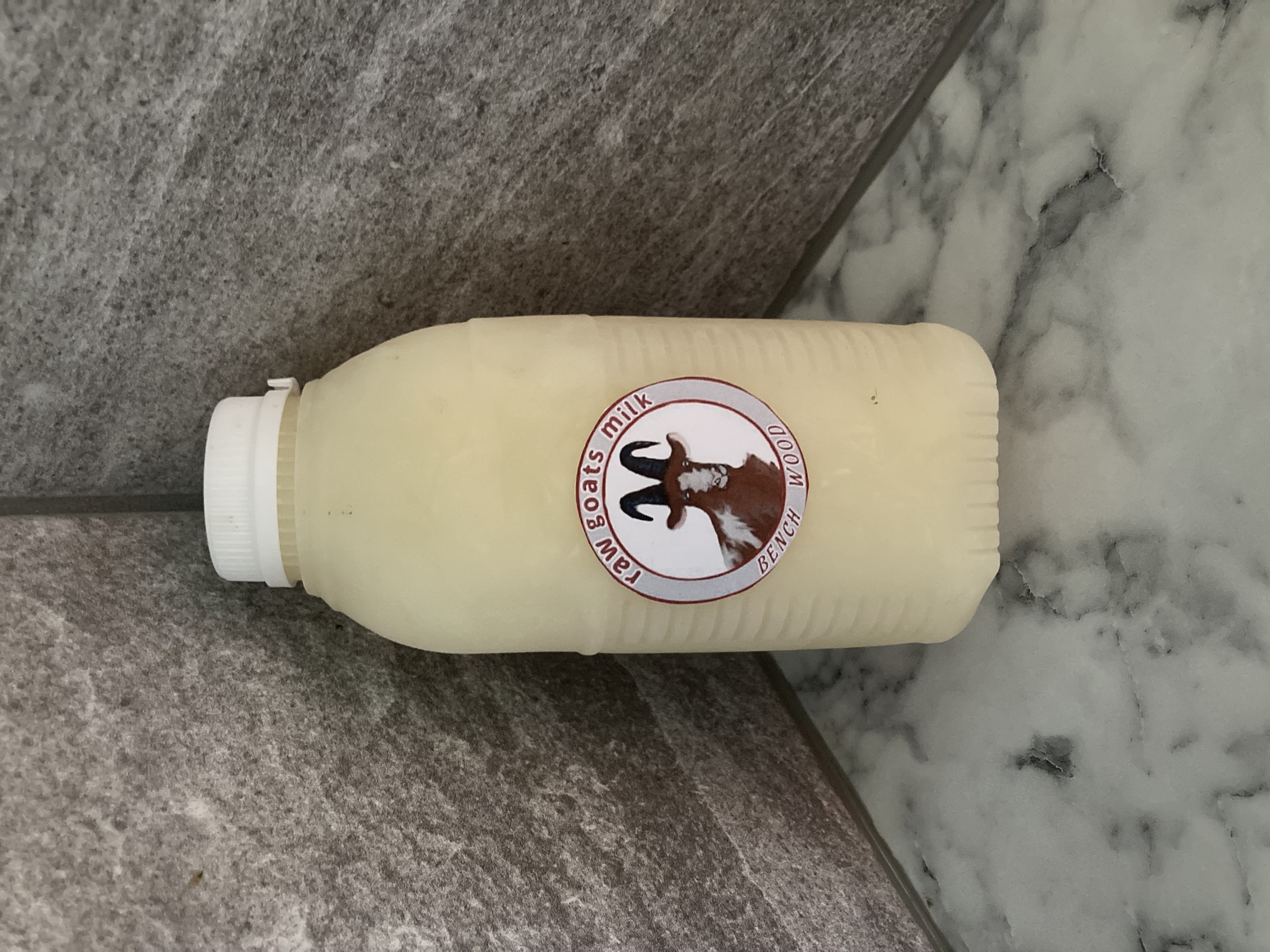 Raw goat's milk - pint bottle